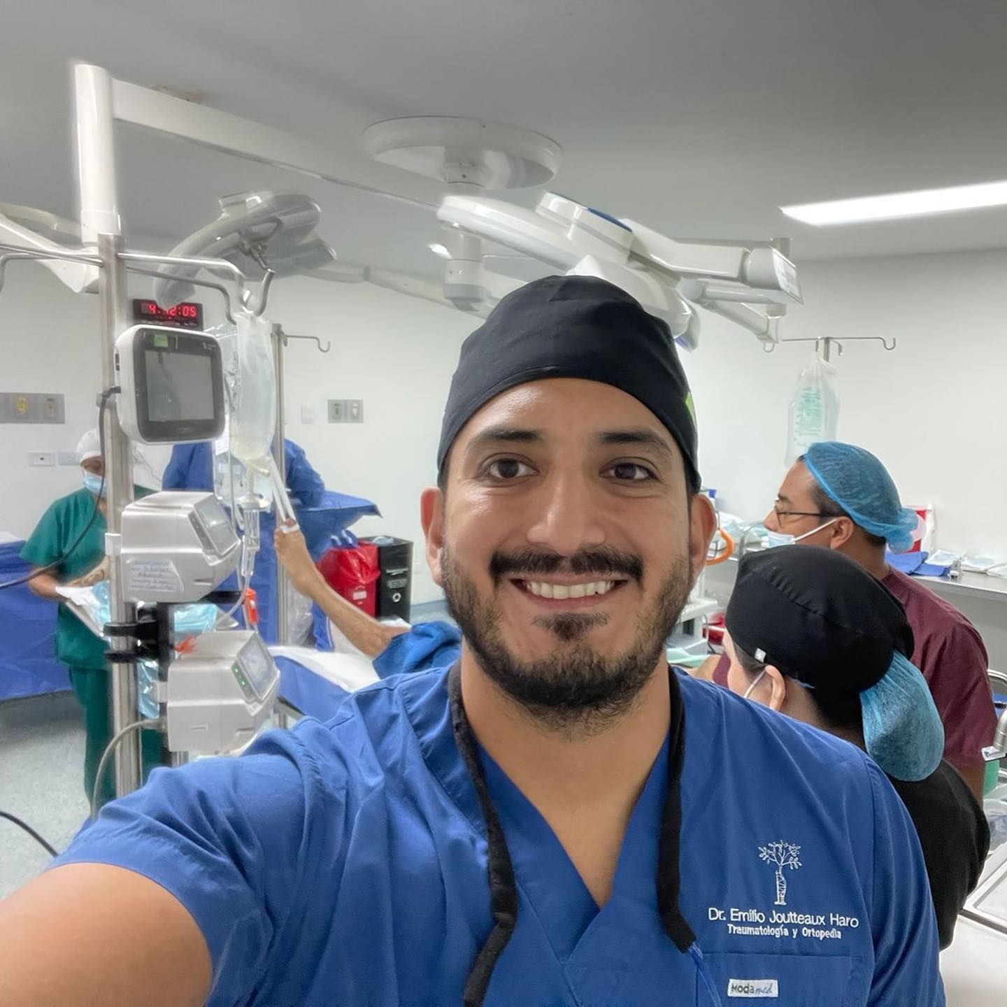 Dr Emilio Joutteaux - Image 6